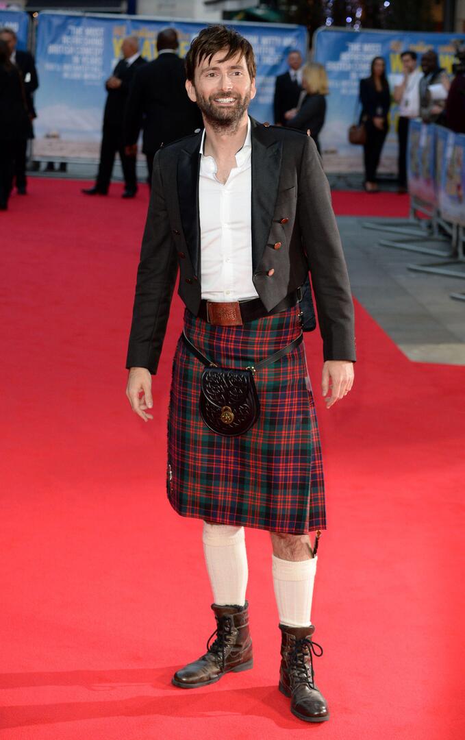 David Tennant at a film premiere, wearing a kilt.